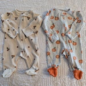 Newborn Carter's Fall sleepers, sleep and play two way zipper. Pumpkins & Acorns